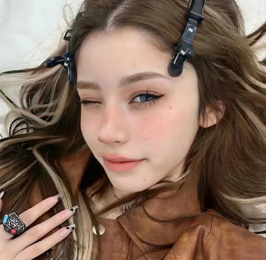 燃烧女子的画像